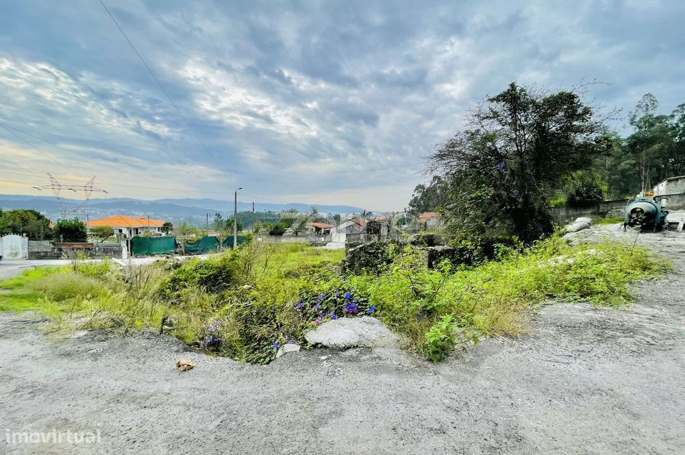 Terreno Urbanizavel com total de 955 m2 — Oliveira (Santa Maria), Braga