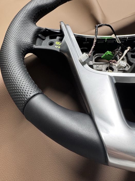 Перетягнуте кермо Volvo V40 на обмін