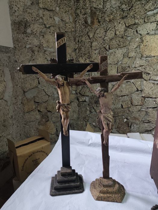 Duas cruzes de Cristo antigas