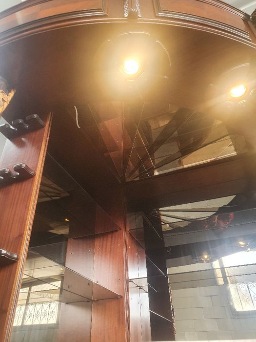 Bar como novo em raiz de Nogueira