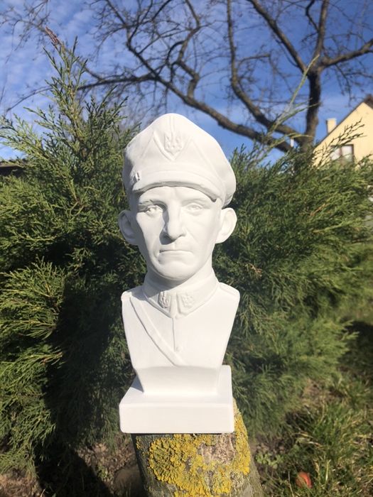 Бюст Романа Шухевича ( Тараса Чупринки)