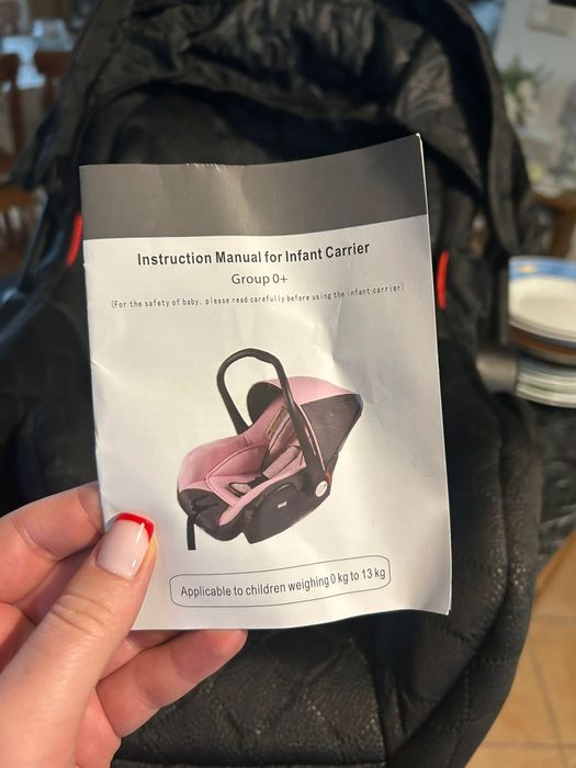 Nowy fotelik samochodowy, nosidełko