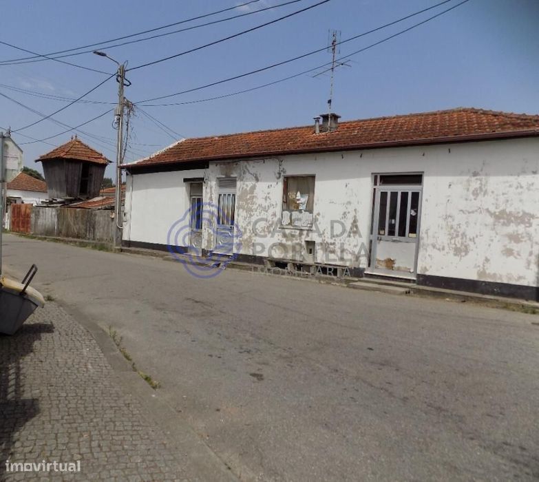 Conjunto de 5-Moradias para Recuperar e 1-Estabelicimento.