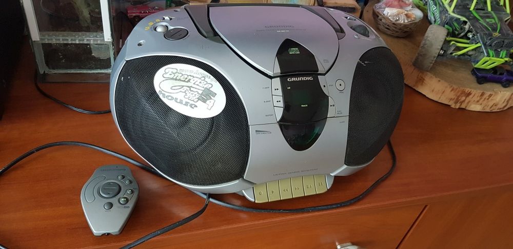 Radio Grundig r660cd z pilotem