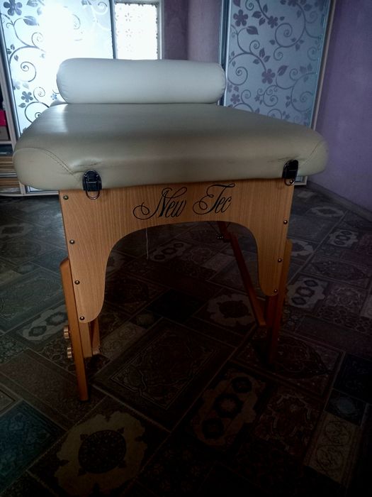 Мсажний стіл - якісний, складний,ширина 70 см.