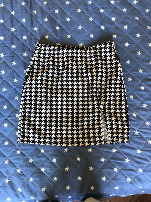 Vendo LOTE DE SAIS E VESTIDOS