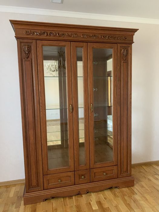 Сервант вітрина буфет шафа дерево