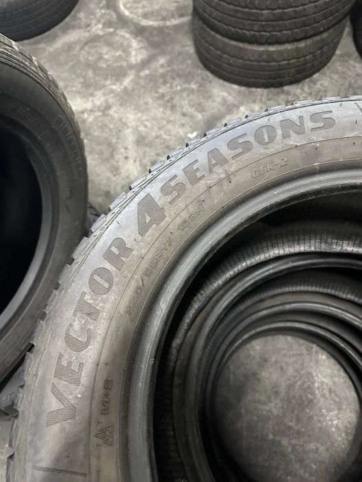 Автошини зимові GOOD YEAR 235/55/17 (2шт) Резина,Колеса,Гума,Скати,