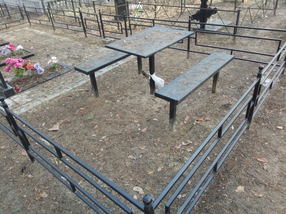 Лавочка 1500 .Столик на кладбище 1500.