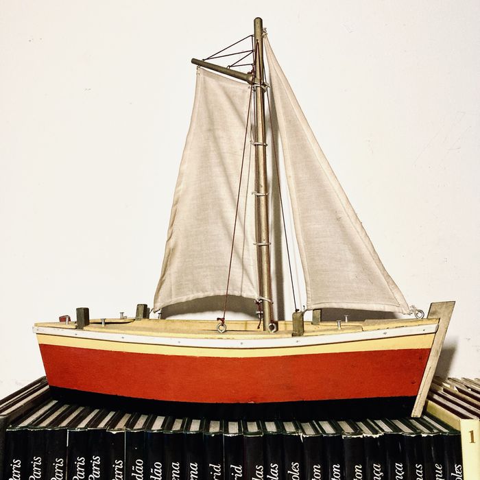 Barco de madeira vintage