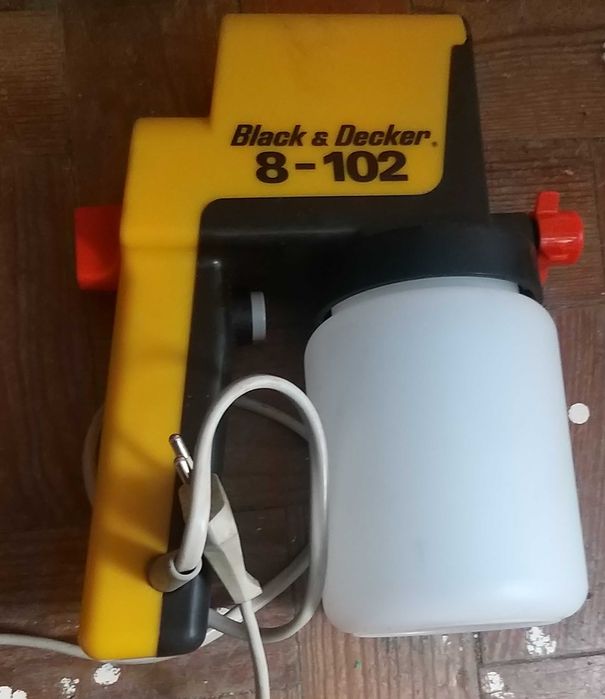 pistola de pintura elétrica Black & Decker 8-102.