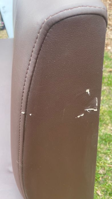 Диван з шкірозамінника