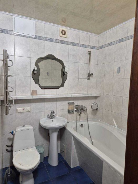 Продам 1 к кв Холодная гора 43 кв м Юрия Паращука дом 4 с ремонтом