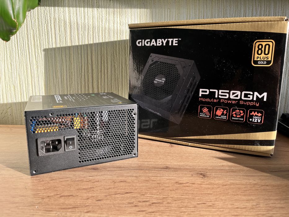Блок живлення Gigabyte P750GM