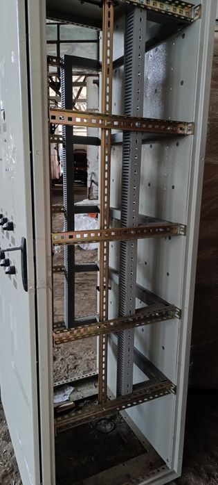Шафа електротехнічна б.у. в гарному стані.