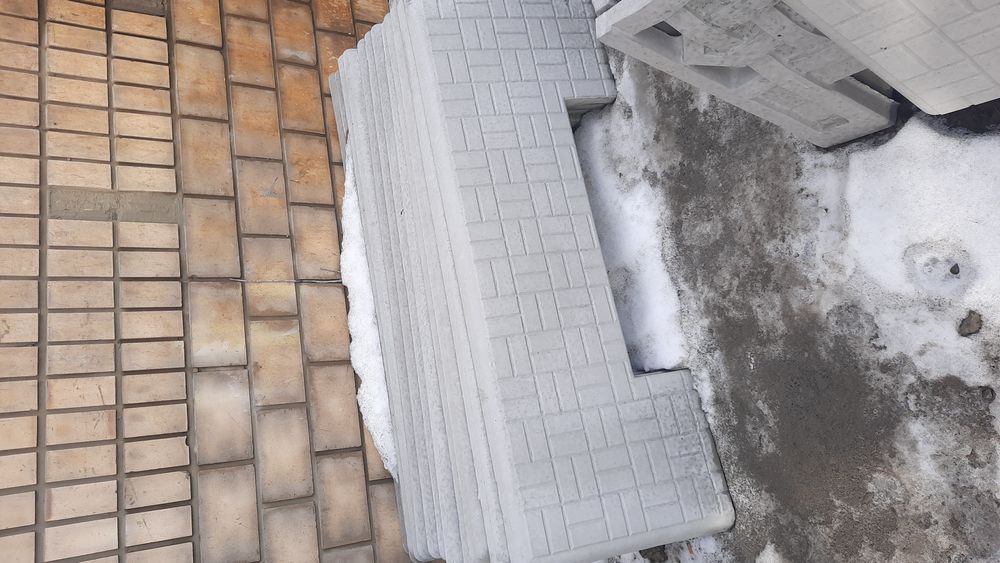 Плиты противоусадочные под памятник 1500  грн комплект