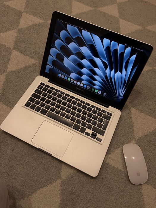 MacBook Pro 13"451667133088419841