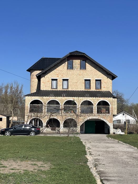 Вишеньки Продаж Будинку 200 м. кв. підвал Світло Газ. 25 сот. Гнідин