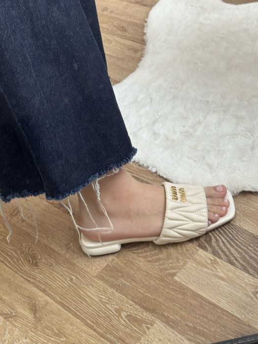 Тапочки шльопанці жіночі шкіряні miu miu 37