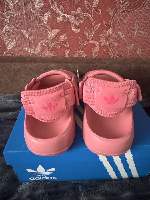 Взуття для дівчинки Adidas орігінал