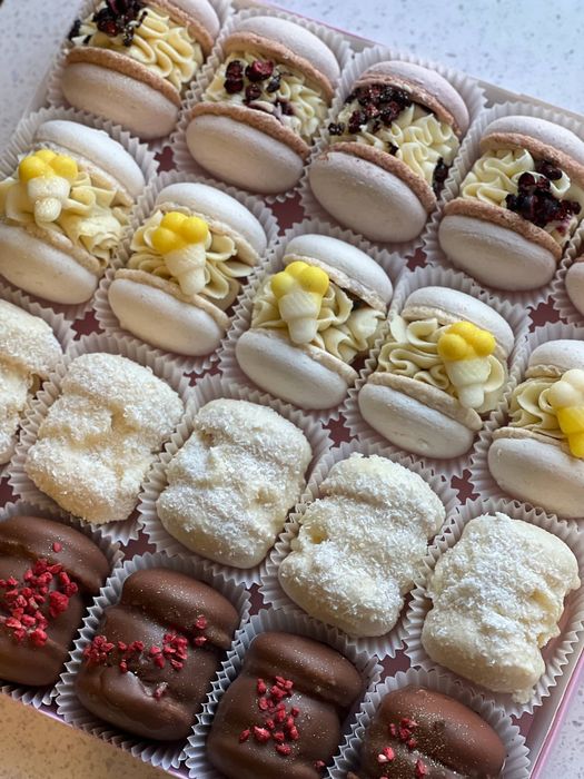 Макаронси, макарон, макарун. Подарунок. День валентина