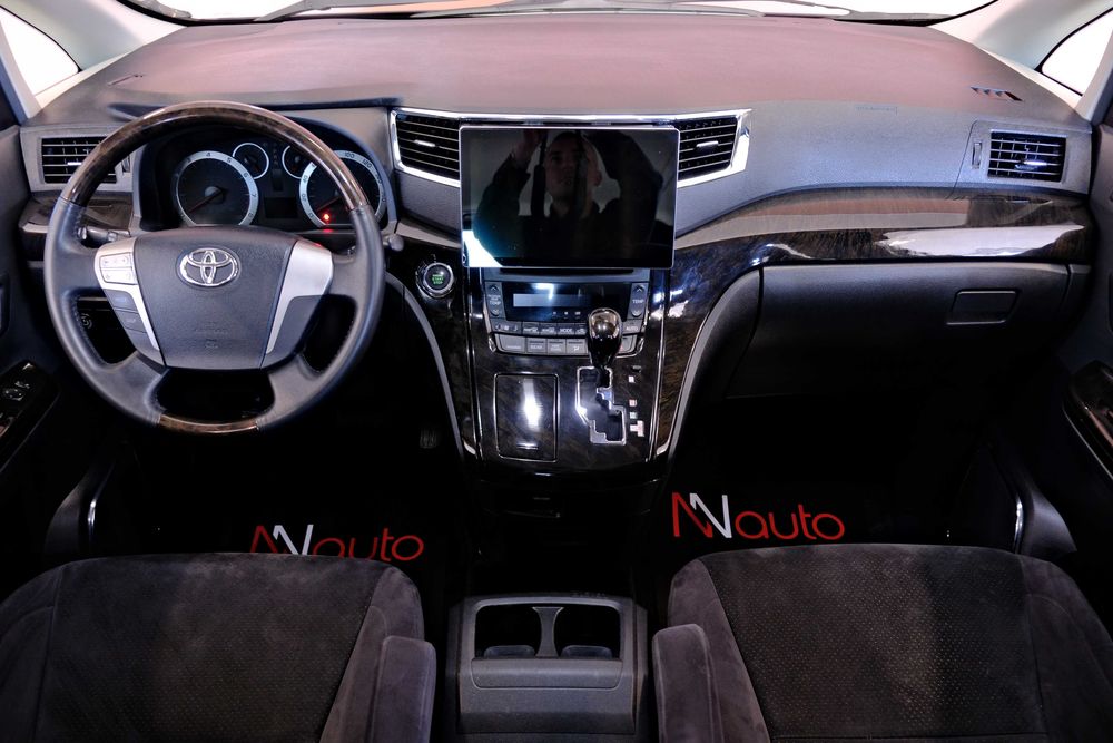 Toyota Vellfire 2011