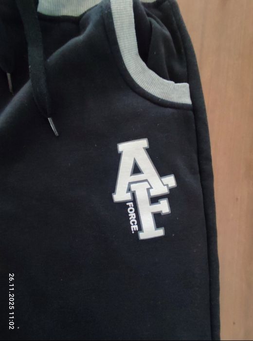 Спортивні жіночі штани