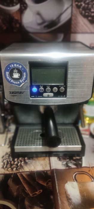 Продам кофемашину рожковая Zelmer ZCM2184X на запчасти.