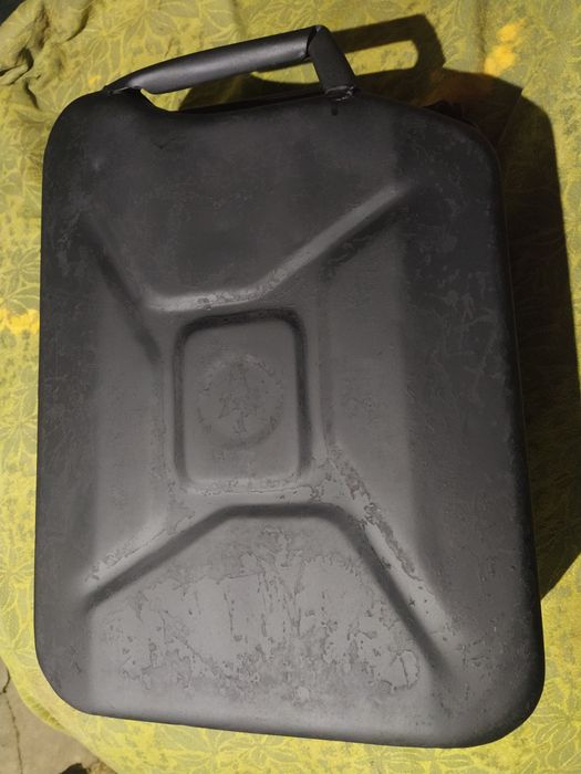 Продам канистры 20л б/у