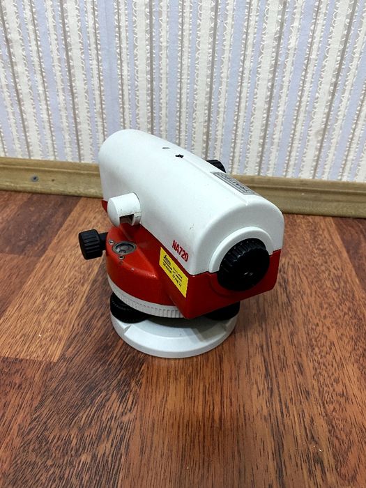 Швейцария Нивелир Leica NA720 Оптичний нівелір