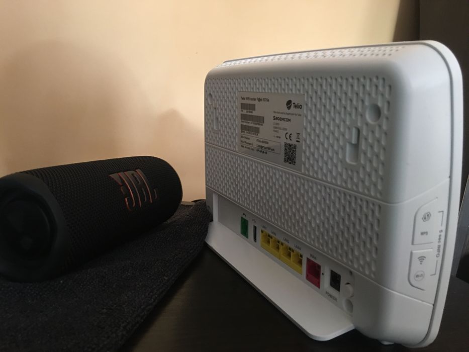 Telia 5370e router 2.4 Гц-1000 Мб. 5 Гц-2200 Мб.