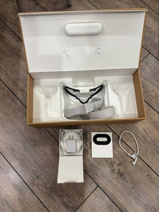 Оculus Quest 2 128GB + оригінальний кейс