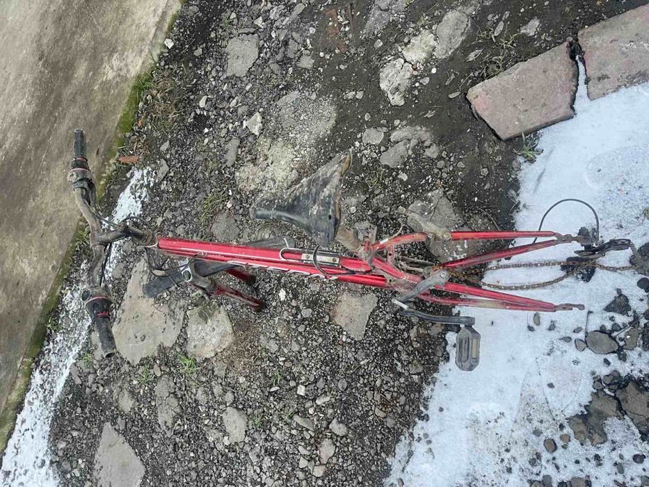 Продаю рама велосипед  на запчасти