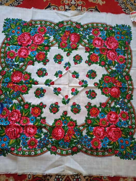 хустка українська шерсть  з етикетками