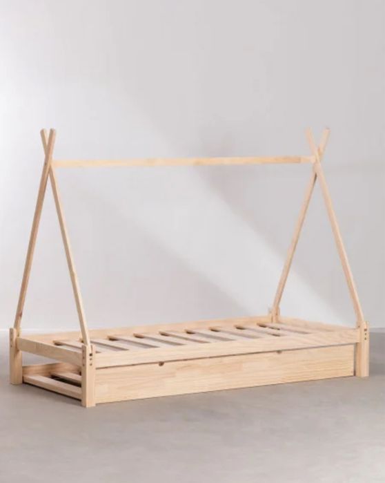 Vendo  cama de criança  com o colchao  de cima