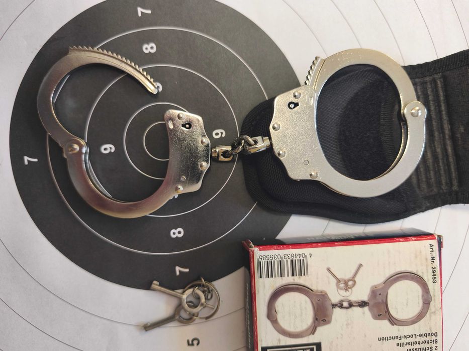 Kajdanki łańcuszkowe niklowane  MFH z kaburą Mil-Tec