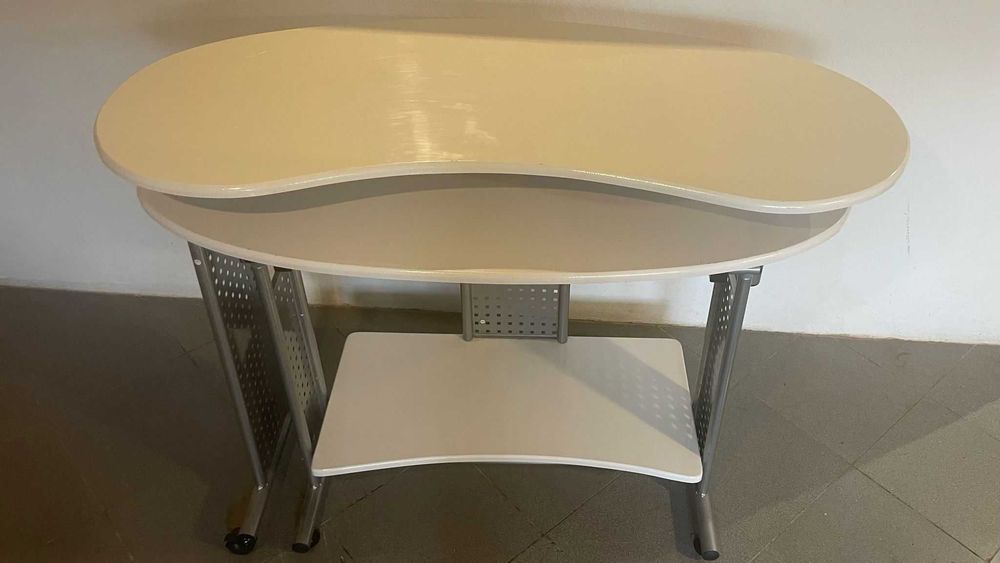 Secretária Multifuncional - Nova ainda Plastificada