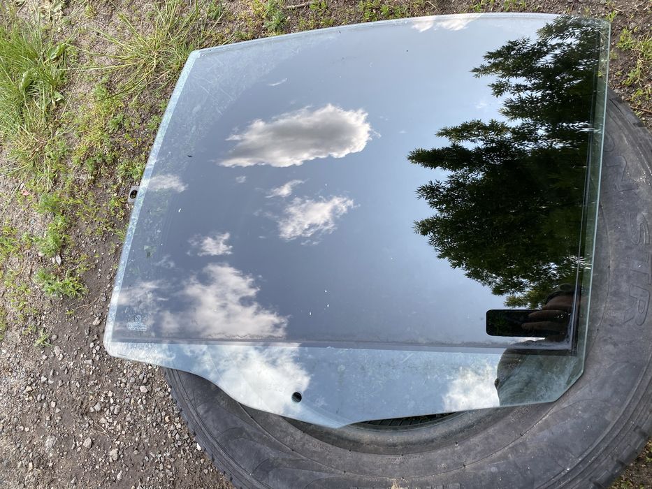 Bmw E39 sedan szyba z drzwi lewa lewy tyl