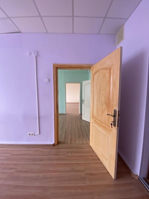 Оренда офісу на вул. Євгенія Сверстюка,23 на 234.9 м², від власника