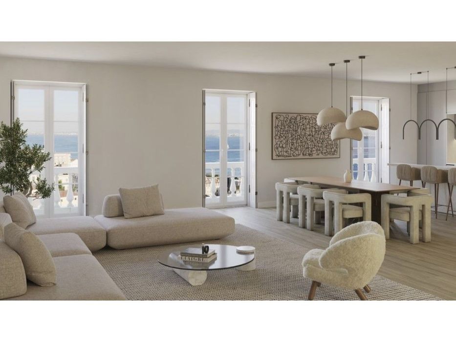 Apartamento T4 com Piscina Privativa e Vista Incrível sobre Lisboa