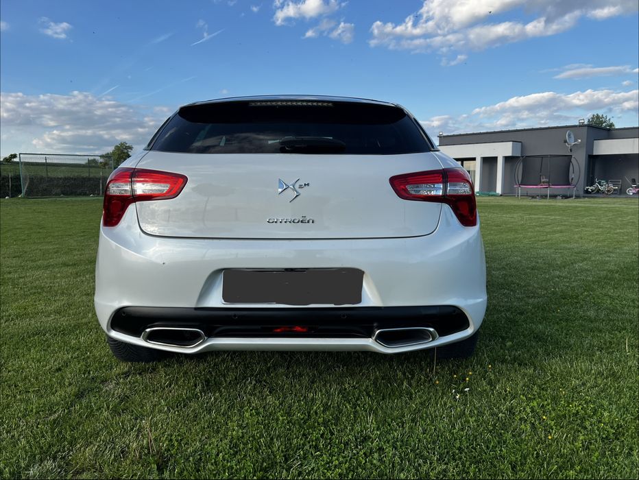 Citroen DS 5.  HYBRID 4 x 4
