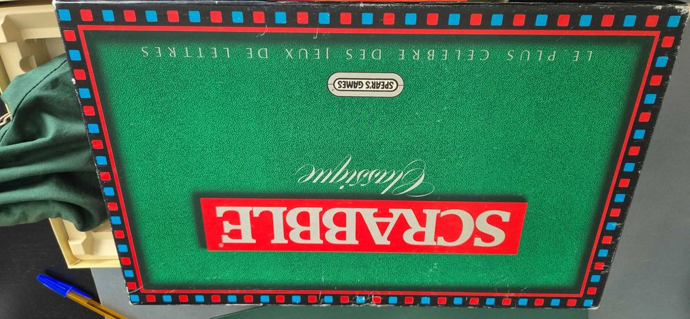 Jogo de Scrabble em francês