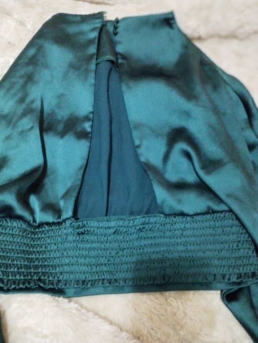 Blusa cetim verde esmeralda Zara nova