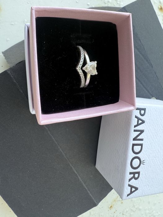 Vende-se conjunto aneis Pandora em Prata