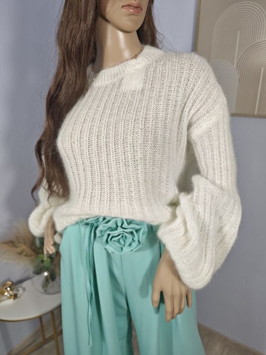 Sweter z włoskiem  ecru off white oversize rękaw dzwonek  one size