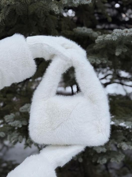 Сумочка меховая белая