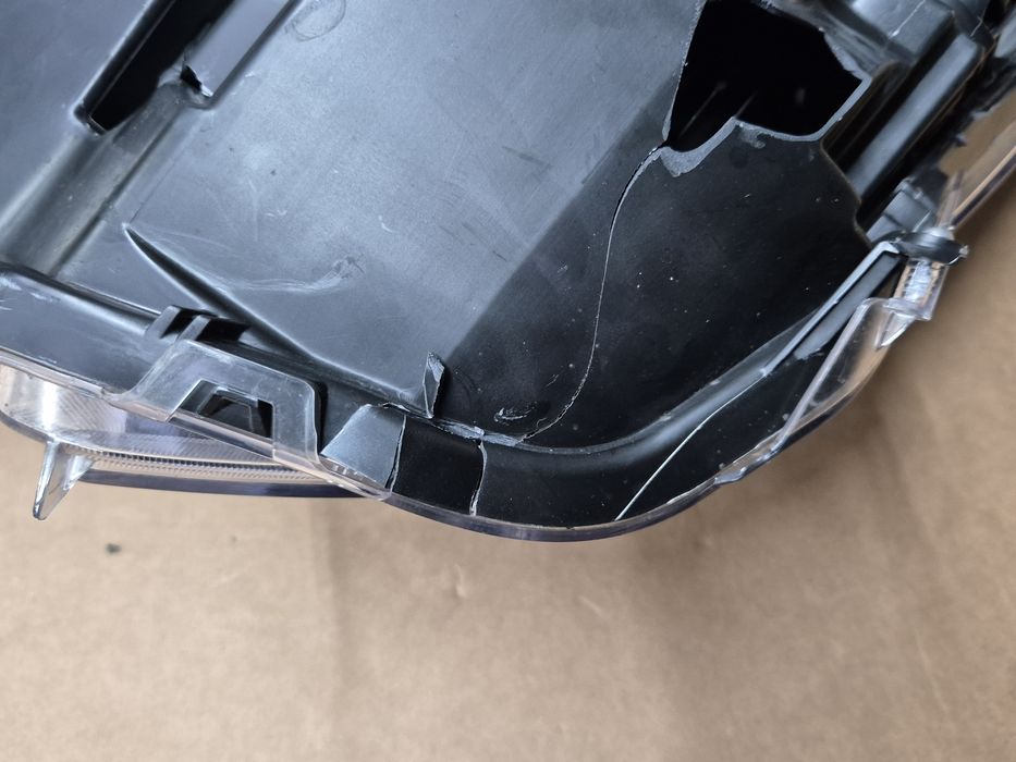 Toyota Corolla E21 E210 lift lampa prawa przednia  eu