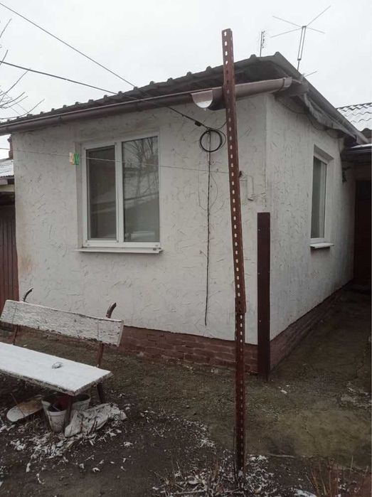 Продам світлу та теплу 1/2 будинку ,в районі Основа Od4