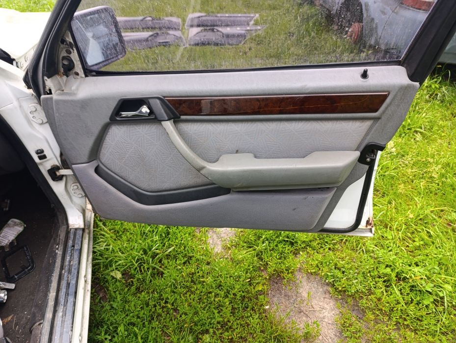 Карти Мерседес 124