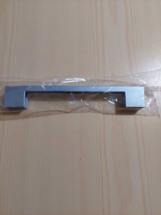 Uchwyty meblowe nowe, zostało 40 sztuk